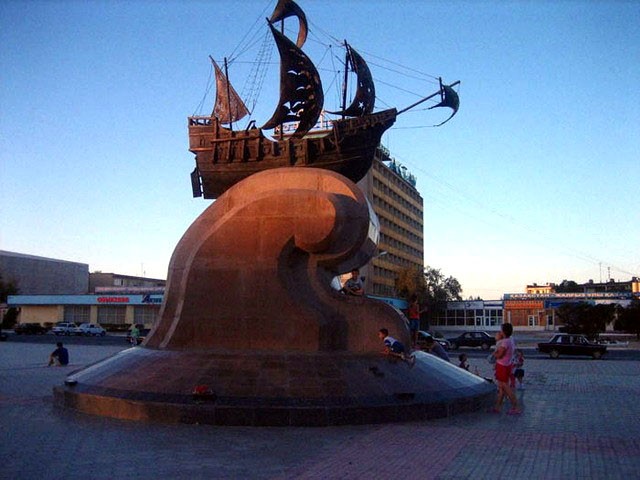 Памятник кораблику